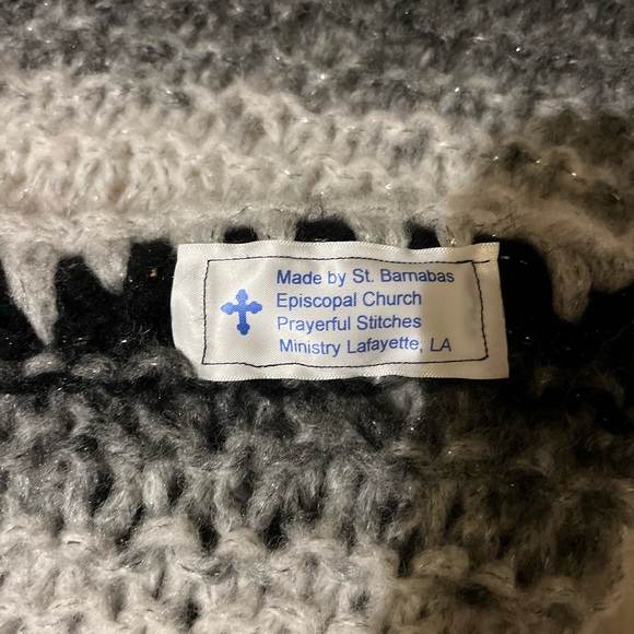 Elegant Black and Gray Knit Scarf small pull see pic - Picture 4 of 5